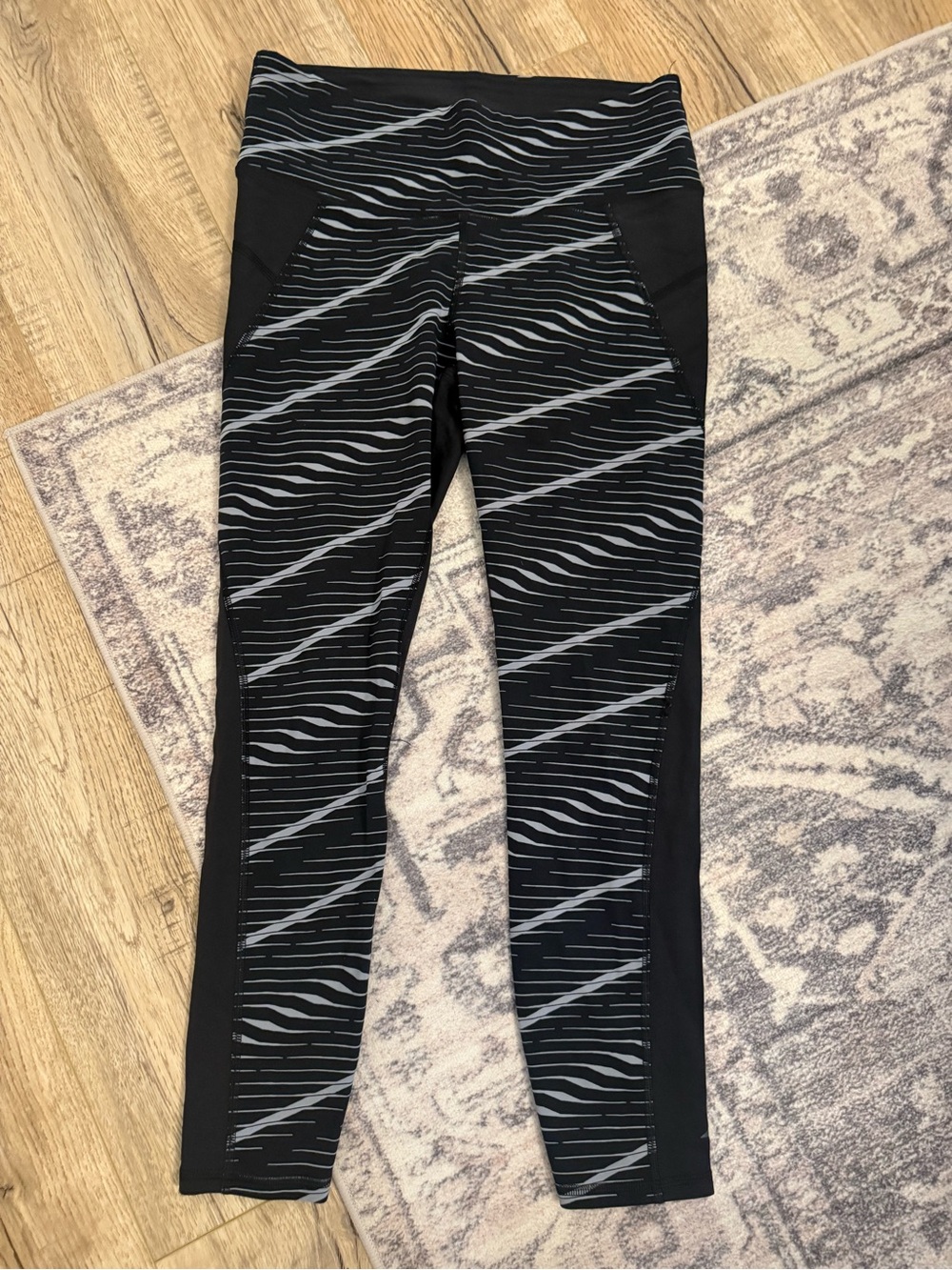 Women’s athleta Black & Gray Striped Active Leggings